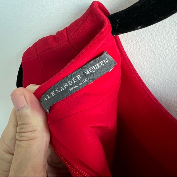 Alexander McQueen Red Cape-Back Mini Dresss - Picture 8 of 10